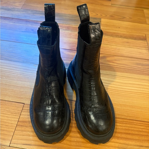 Simon Miller Scrambler Lug-Sole Croc Embossed Leather Chelsea Boot - Picture 3 of 4